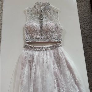 Gorgeous 2 piece Vienna PROM dress. Worn once, excellent condition, size 2.